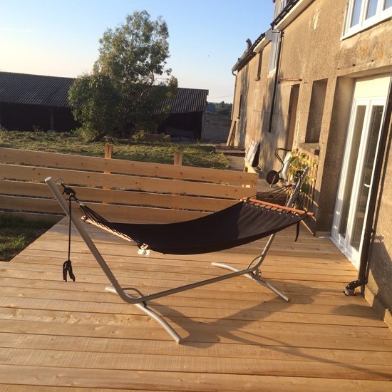 Hammock and Sundeck / Terrace au Bois